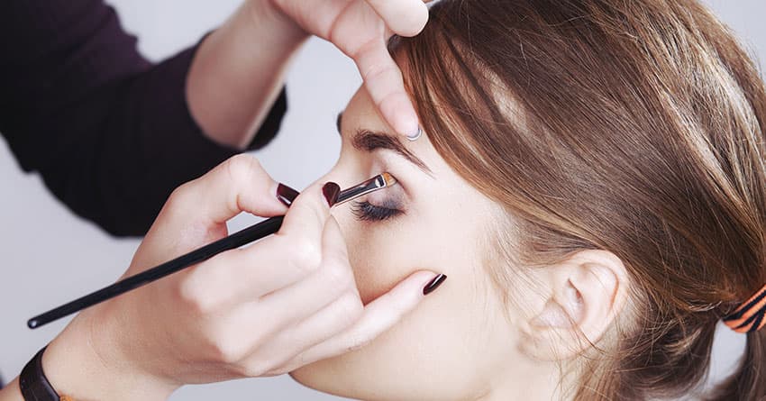 HER ZAMAN MÜKEMMEL GÖRÜNMENİN ANAHTARI KALICI MAKYAJ